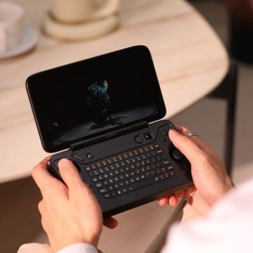 Ayaneo Flip KB Handheld Console - AMD Ryzen 7840U, 16 GB LPDDR5X, 512 GB SSD, Shadow Black (FLIP KB(7840U 16/512)SW)