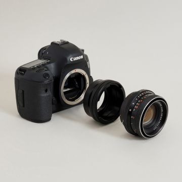Urth Lens Mount Adapter Compatible with Pentacon Six (P6) Lens to Canon (EF / EF-S) Camera Body